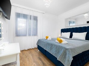 4 bedrooms, bed sheets