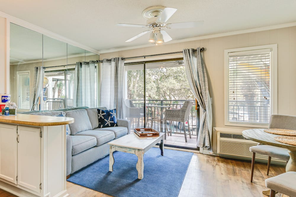Walk to Coligny Beach Park: Condo w/ Pool Access! - Sea Pines Plantation, SC