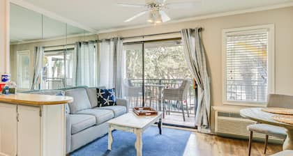 Walk to Coligny Beach Park: Condo w/ Pool Access!