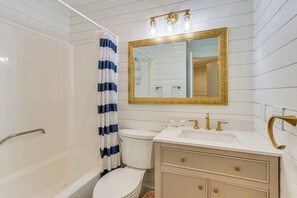 Apartment (1 Bedroom) | Interior - Walk to Coligny Beach Park: Condo w/ Pool Access! (Hilton Head Island)