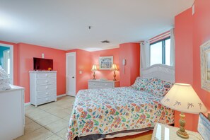 Apartment (3 Bedrooms) | Interior - 6th-floor Oceanfront Myrtle Beach Condo w/ Balcony (Myrtle Beach)