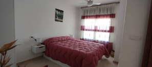 2 quartos, escrivaninha, Wi-Fi de cortesia, roupa de cama