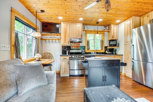 Deck & Fire Pit: Yakima River Retreat in Cle Elum