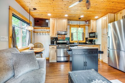 Deck & Fire Pit: Yakima River Retreat in Cle Elum