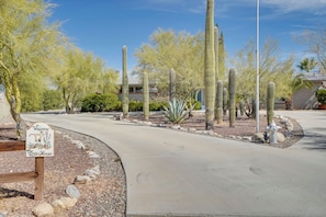 House (2 Bedrooms) | Interior - Private Oro Valley Home w/ 130 Mi Bike Path Nearby (Oro Valley)
