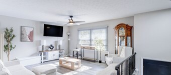 3 Mi to Cuyahoga Valley NP: Fairlawn Family Home!