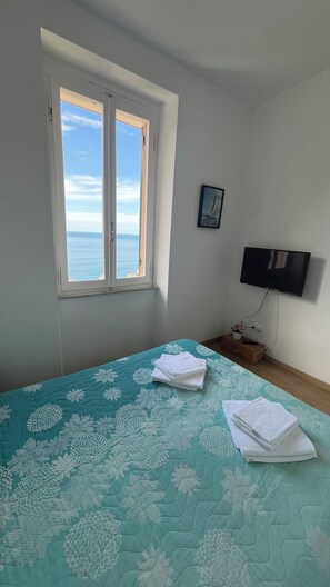 1 bedroom, desk, free WiFi, bed sheets