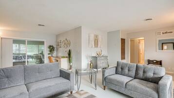 House (3 Bedrooms) | Front of property