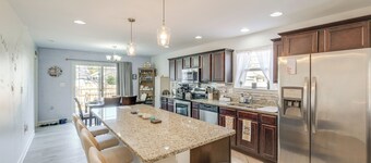 1 Mi to Colonial Beach Boardwalk: Home w/ Fire Pit