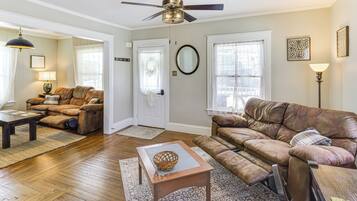 Rumah (3 Bedrooms) | Bagian depan properti