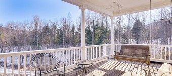 Family Home w/ Game Room & Decks in Etlan!