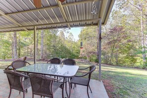 House (2 Bedrooms) | Interior - 8 Mi to Tellico Plains: House & Cabin Near Trails! (Englewood)