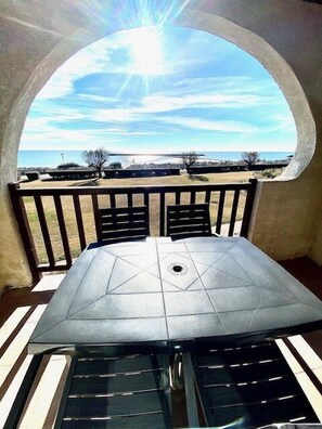 屋外ダイニングエリア