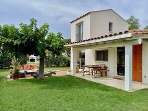 Outdoor dining - Superb mazet in Camargue, garden, parking, terraces, air conditioning, internet (SAINTES MARIES DE LA MER)