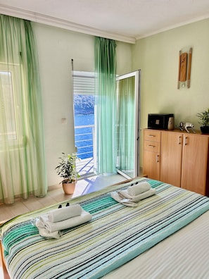 Apartment 202 | Skrivebord, lydisolering, sengetøj