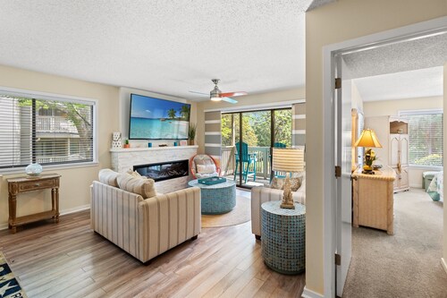 Kingston WHP 19A 1st floor Villa w/pool/beach
