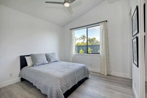 3 bedrooms, iron/ironing board, WiFi, bed sheets