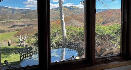 Extended Stay Aspen Snowmass Chalet, Mtn Views, 2 BDRM Family Retreat