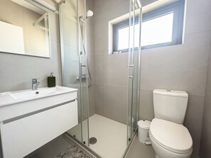 Hårføner og håndklær