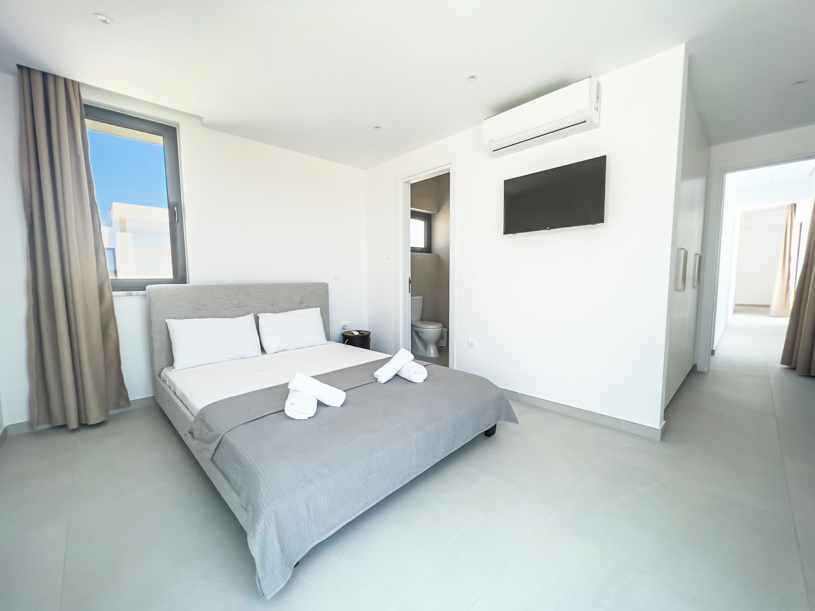 3 chambres, fer et planche à repasser, Wi-Fi, draps fournis