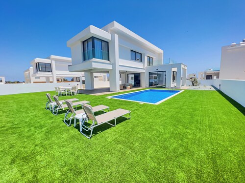 Nelia Panorama Villas