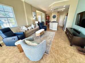 Living area - Beautiful Poolside 3 bedroom Condo! (Bonita Springs)