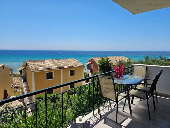 Apartment | Outdoor dining - Glyfada Beach Apartment - Seaside Retreat (Corfu)