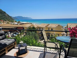 Apartment | Outdoor dining - Glyfada Beach Apartment - Seaside Retreat (Corfu)