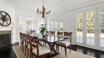 House | 5 bedrooms, Internet