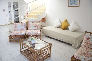 Villa | 18 bedrooms, Internet - Residence With 6 Seafront Bungalows and Swimming (Grand Gaube)