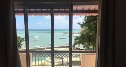 Residence With 6 Seafront Bungalows and Swimming