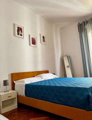 3 habitaciones, tabla de planchar con plancha, wifi y ropa de cama 