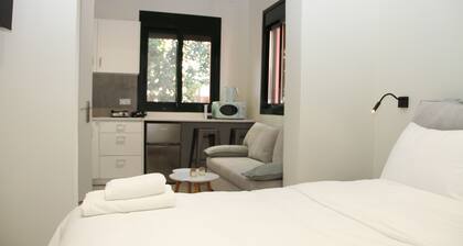 Pirgos Warm Studio for 3 by MPS