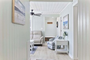 Televisión y chimenea