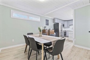 Dining - Starfish Retreat 3/2 By Beach Star (Murrells Inlet)