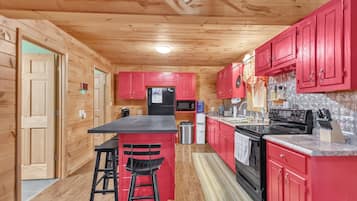 Ferienhütte, 2 Schlafzimmer | Eigene Küche | Kühlschrank, Ofen, Wasserkocher mit Kaffee-/Teezubehör, Toaster