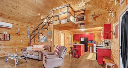 Hillside Hideaway 2 Bedroom Cabin