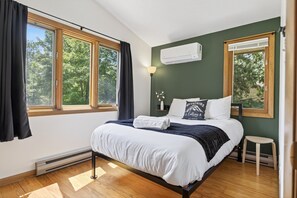 House, 4 Bedrooms - Scenic White Mountains Retreat 4 Bedroom Home (Thornton)