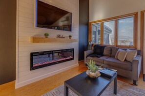 House, 4 Bedrooms | Living area - Scenic White Mountains Retreat 4 Bedroom Home (Thornton)
