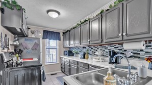 Unclassified image, 5 of 33, button - Beautiful Lakeview Chateau With Stunning Views 3 Bedroom Home (Rutledge)