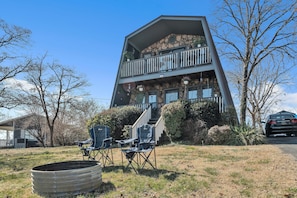 House, 2 Bedrooms | Exterior
