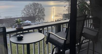Beautiful Lakeview Chateau With Stunning Views 3 Bedroom Home