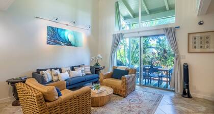 Beautiful, Modern, & Spacious: Updated Island Townhome Great for Large Groups