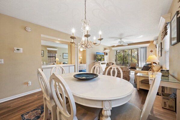 Condo, 2 Bedrooms | Dining