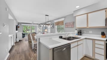 Condo, 2 Bedrooms | Interior