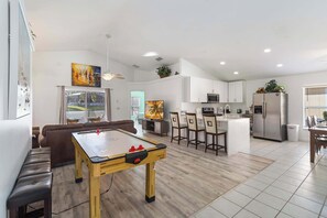 Interior - Spacious 4 Bedroom Pool House, 2 Master suites (Davenport)