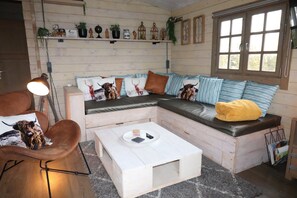 House | Living room - Cabin in Tzummarum With Pool and Tennis Court (Tzummarum)