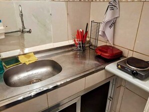 Microwave, stovetop, coffee/tea maker, toaster - Cozy Apartment Copacabana (Copacabana Rio de Janeiro)