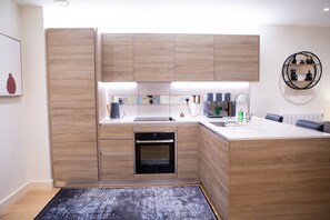 Căn hộ | Bếp riêng | Tủ lạnh, lò vi sóng, lò nướng, bếp nấu 