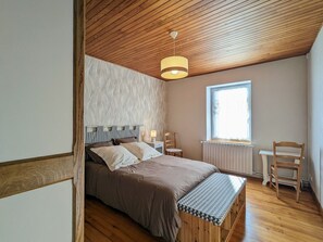 3 bedrooms, free WiFi, bed sheets